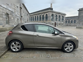 Used Peugeot 208 2014 for sale - 77669191: Photo