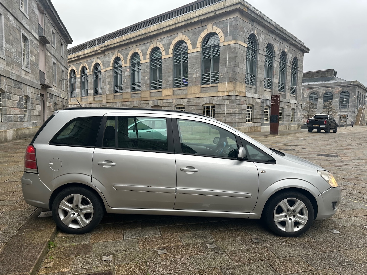 Used Vauxhall Zafira 2010 for sale - 77822407: Photo 2