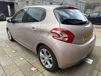 Used Peugeot 208 2012 for sale - 77864477: Photo