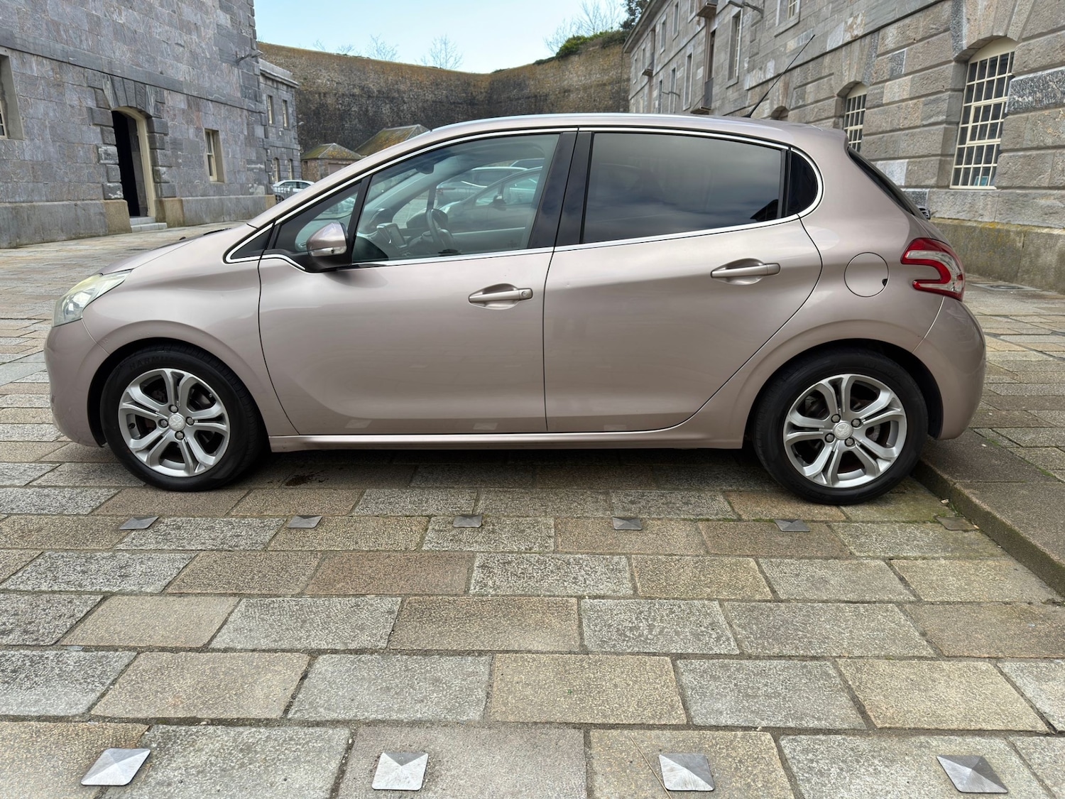 Used Peugeot 208 2012 for sale - 77864477: Photo 5