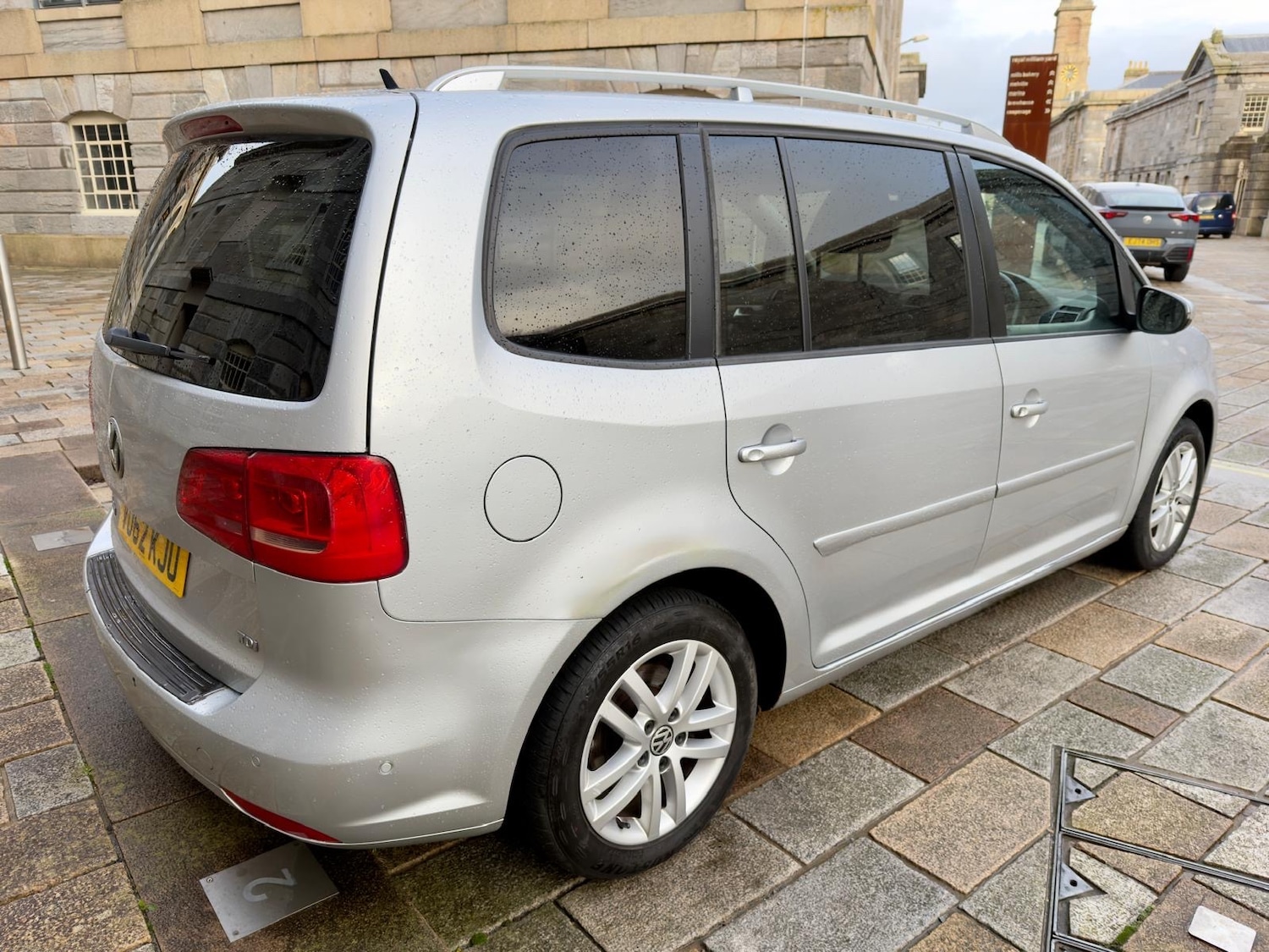 Used Volkswagen Touran 2012 for sale - 77297977: Photo 3