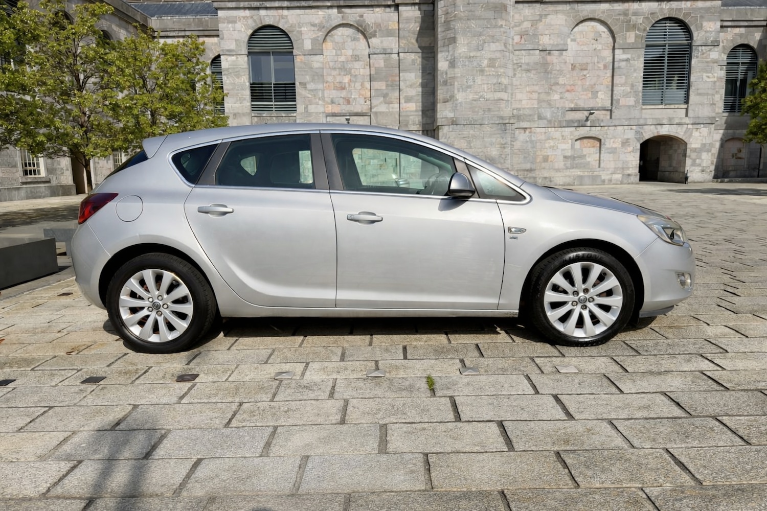 Used Vauxhall Astra 2012 for sale - 78165872: Photo 2