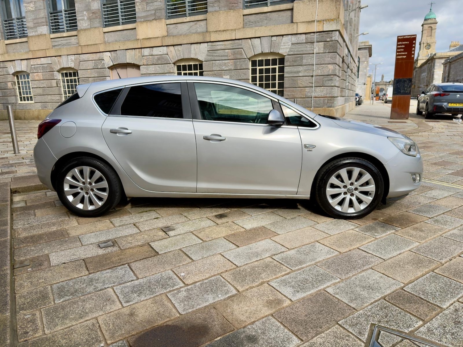 Used Vauxhall Astra 2011 for sale - 78045868: Photo 2