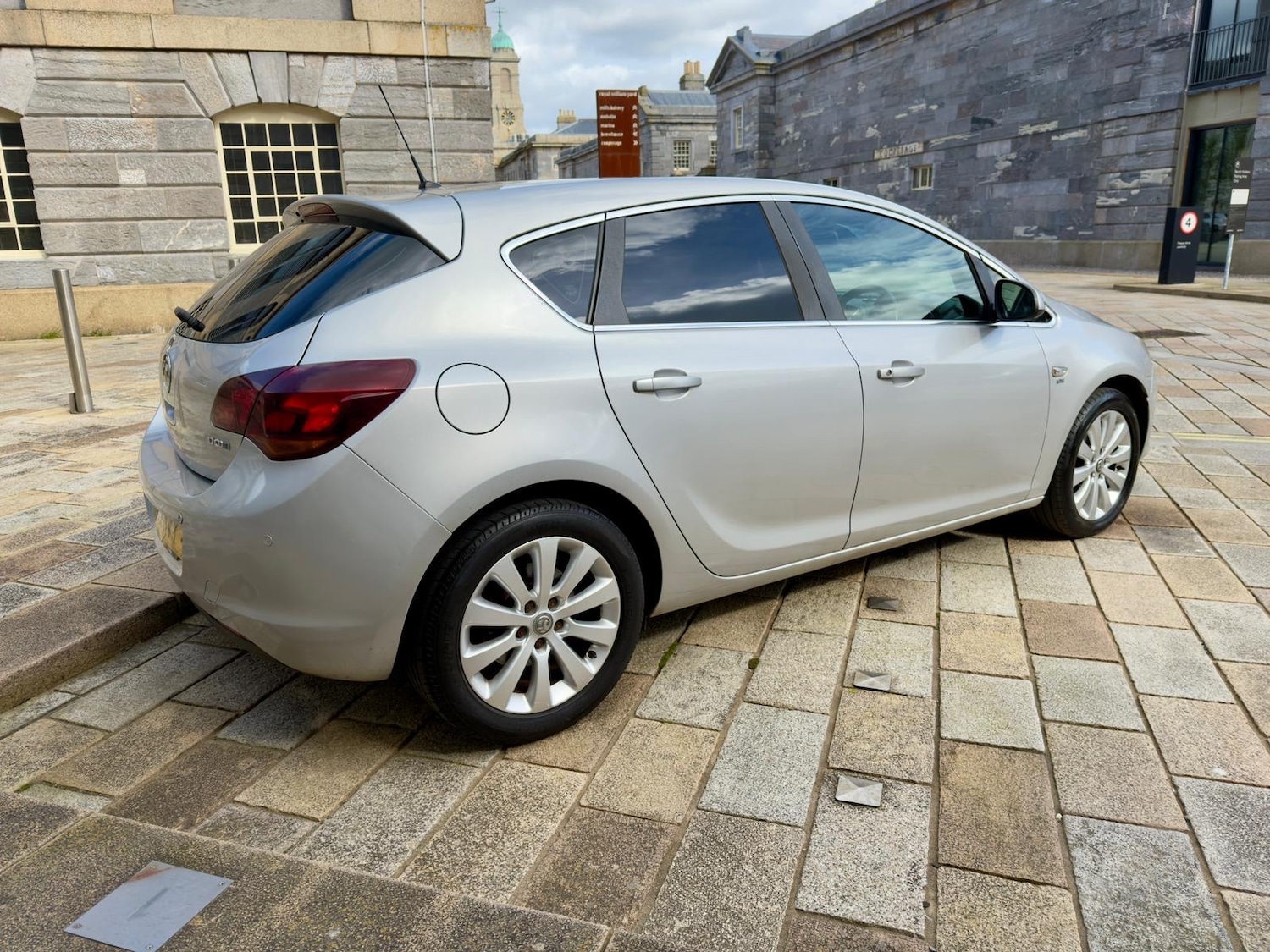 Used Vauxhall Astra 2011 for sale - 78045868: Photo 3