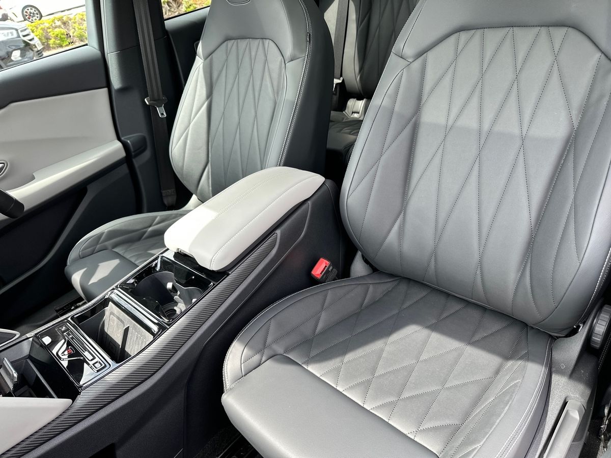 Used Ford Explorer 2024 for sale - 76355079: Photo 13