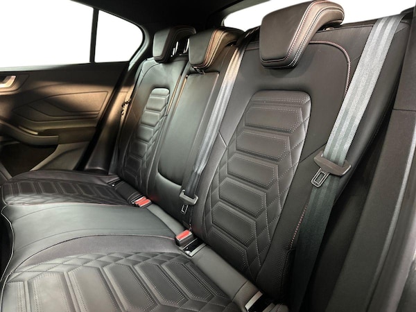 Used Ford Focus 2023 for sale - 76104400: Photo 14