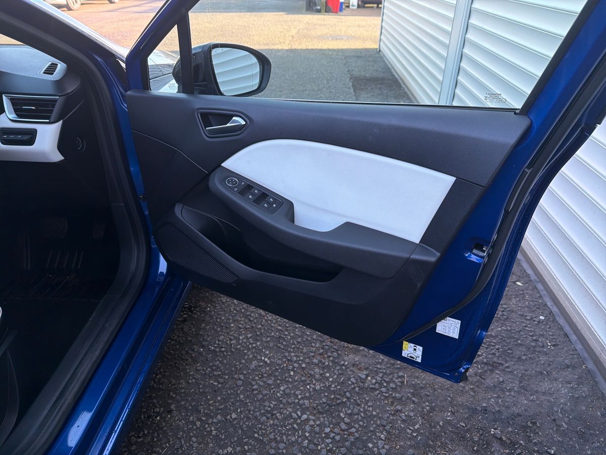 Used Renault Clio 2022 for sale - 77917896: Photo 32