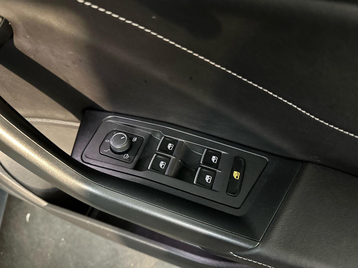 Used Volkswagen T-Roc 2023 for sale - 77848036: Photo 25