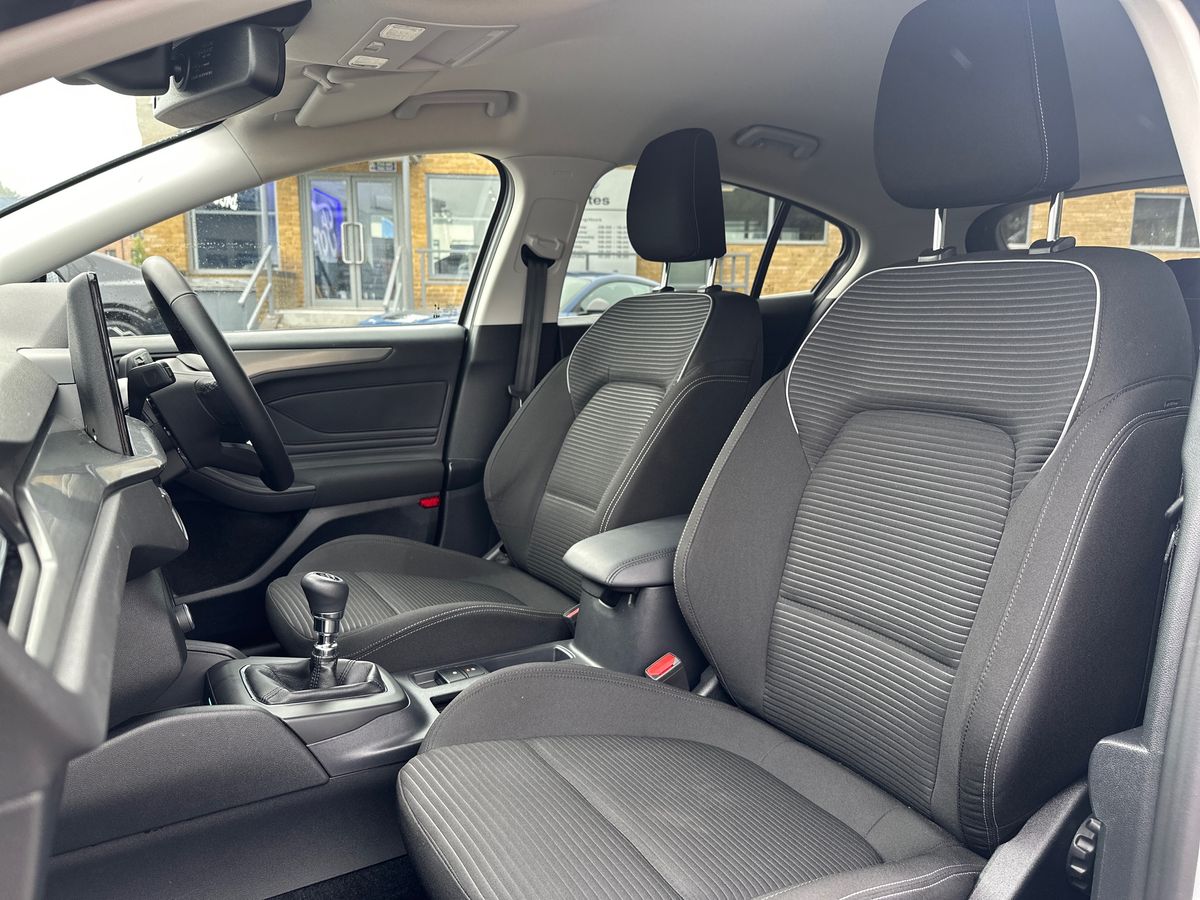 Used Ford Focus 2023 for sale - 76539843: Photo 13