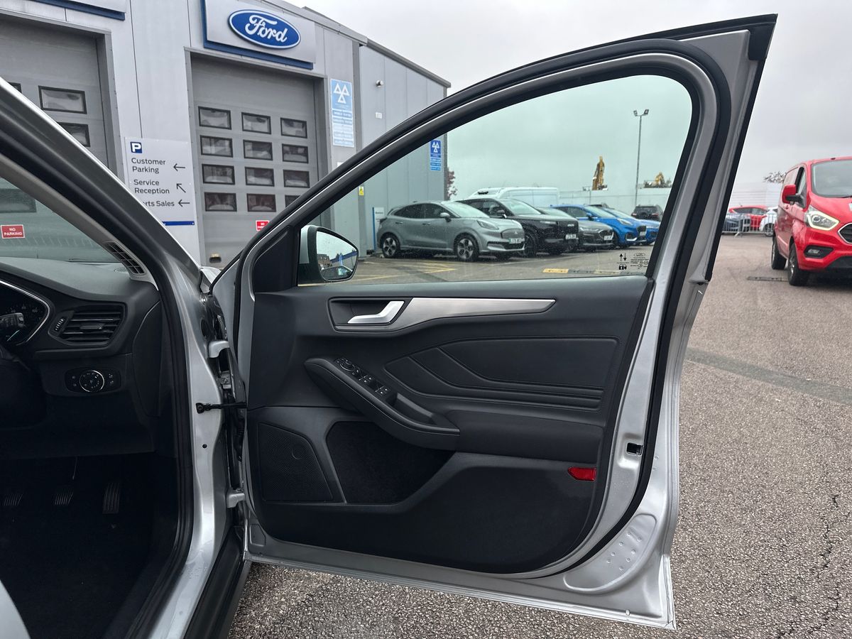 Used Ford Focus 2023 for sale - 76539843: Photo 35