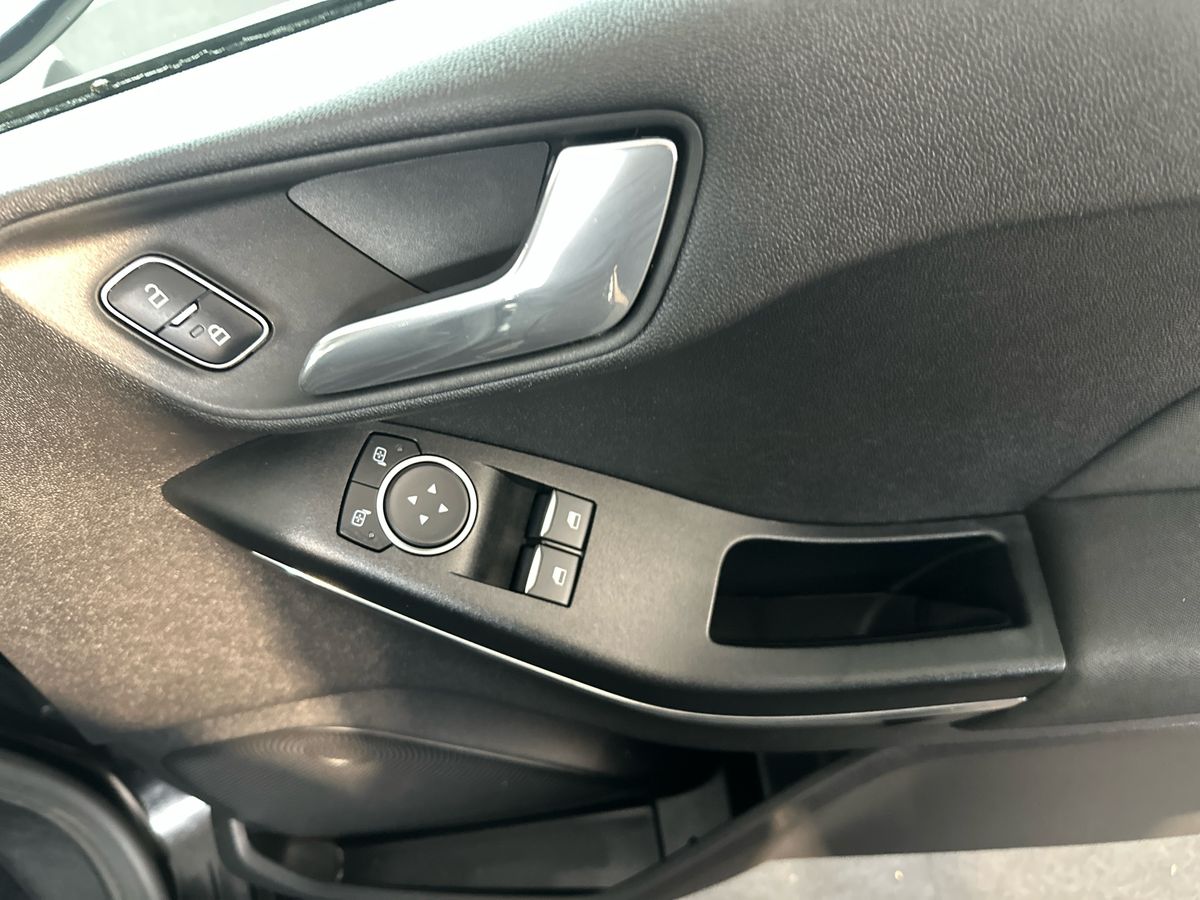 Used Ford Fiesta 2017 for sale - 76533939: Photo 25