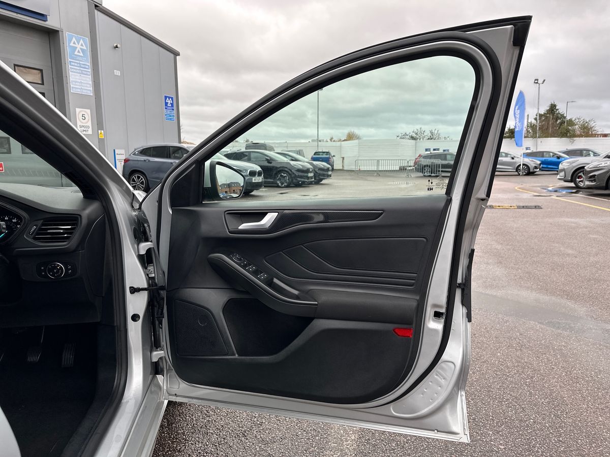 Used Ford Focus 2023 for sale - 76539836: Photo 35