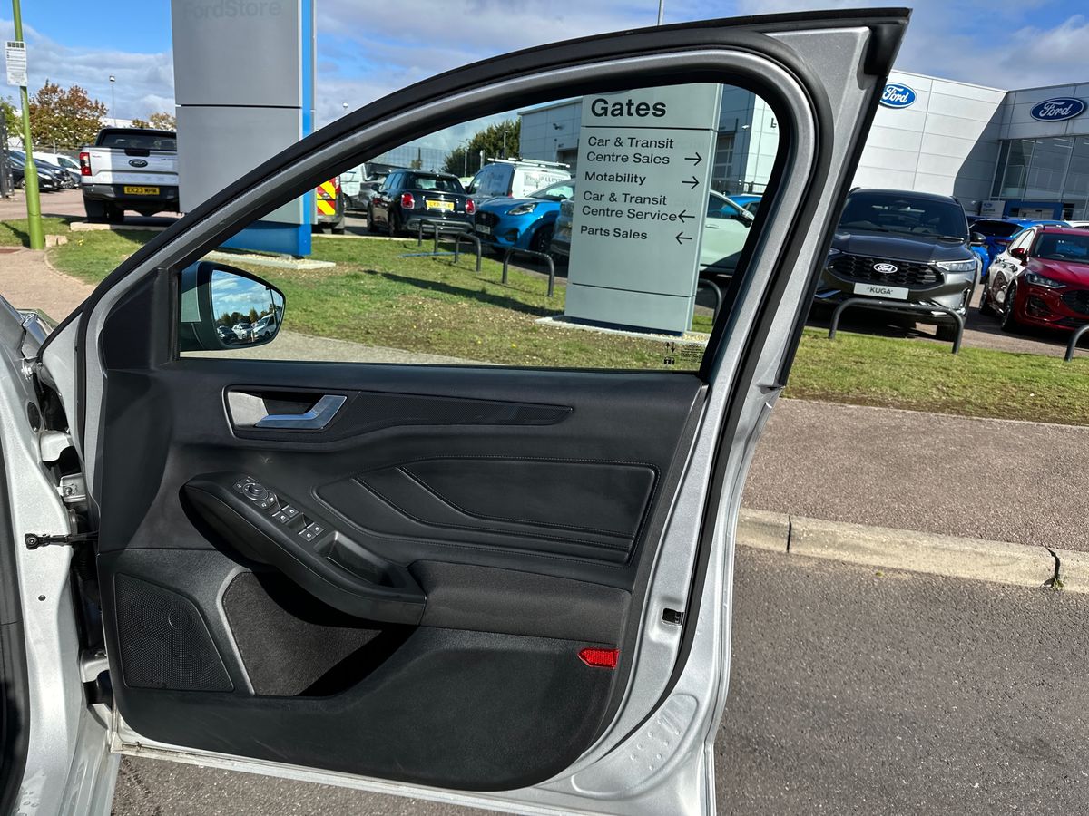 Used Ford Focus 2023 for sale - 76709442: Photo 35