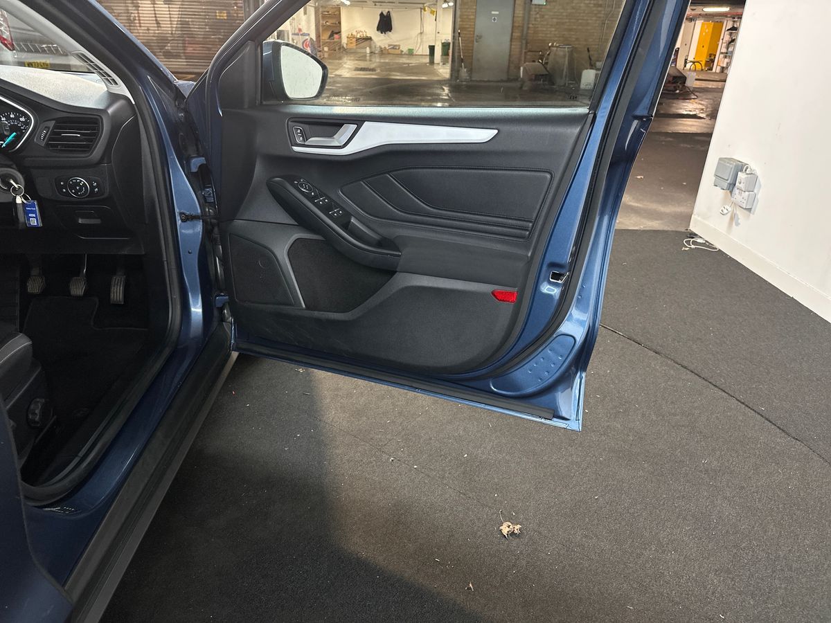 Used Ford Focus 2018 for sale - 76881900: Photo 35