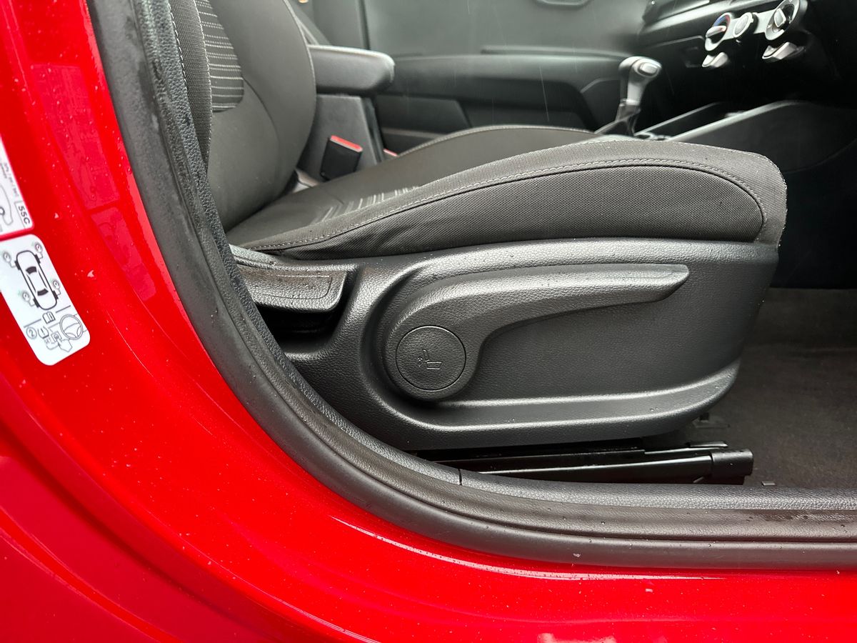 Used Kia Stonic 2023 for sale - 76999263: Photo 30