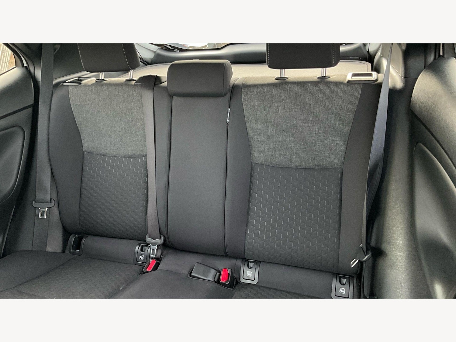 Used Toyota Yaris Cross 2024 for sale - 78100949: Photo 26