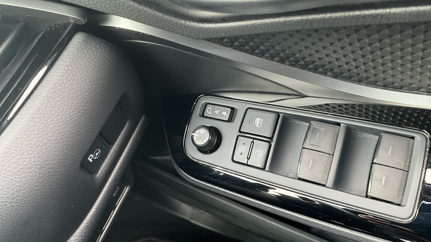 Used Toyota C-HR 2021 for sale - 76850205: Photo 34