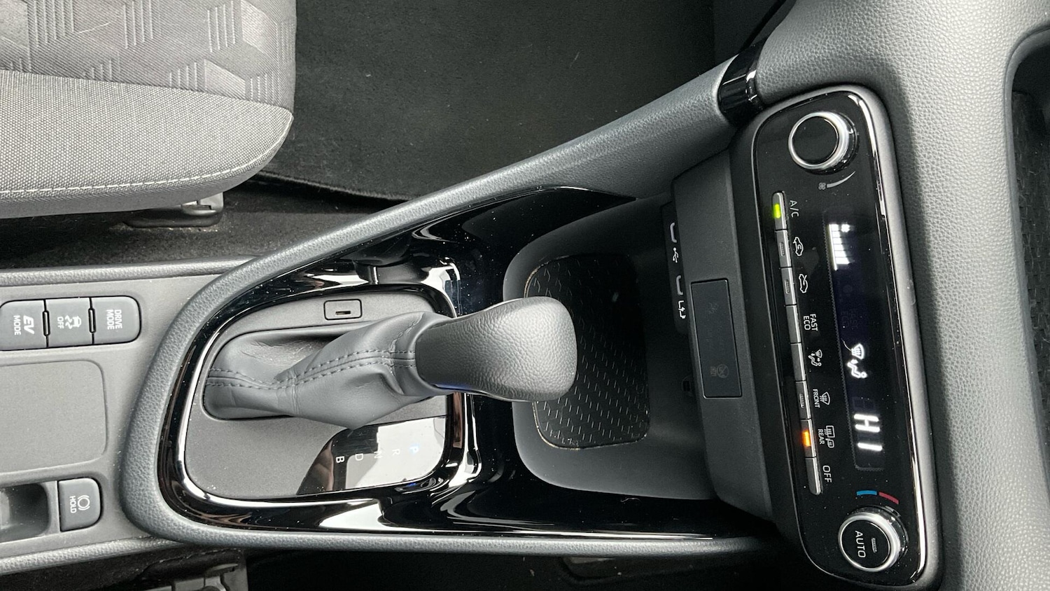 Used Toyota Yaris for sale - 77704801: Photo 37