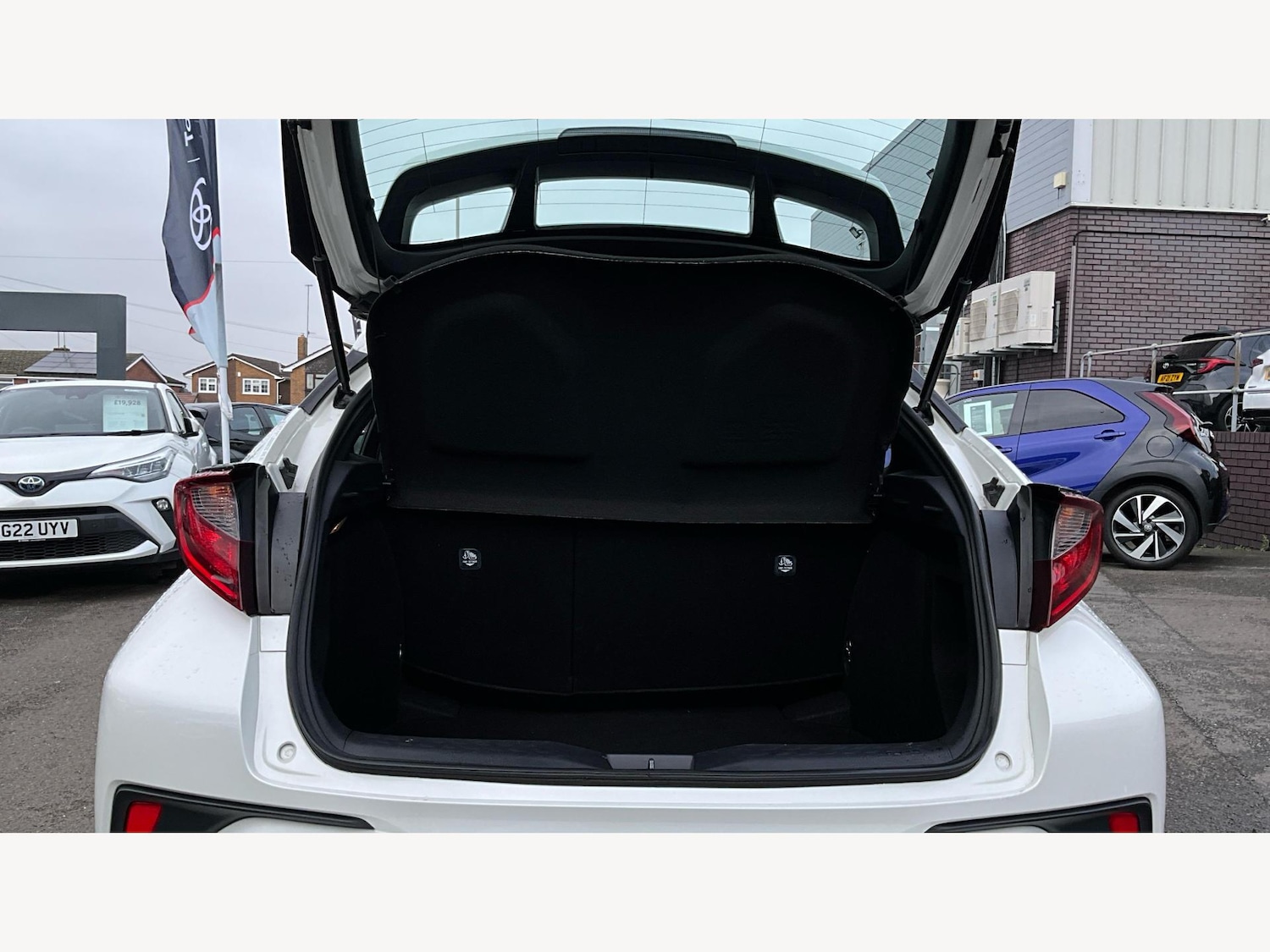 Used Toyota C-HR 2020 for sale - 77343965: Photo 16