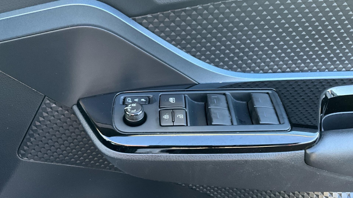 Used Toyota C-HR 2022 for sale - 77237980: Photo 35