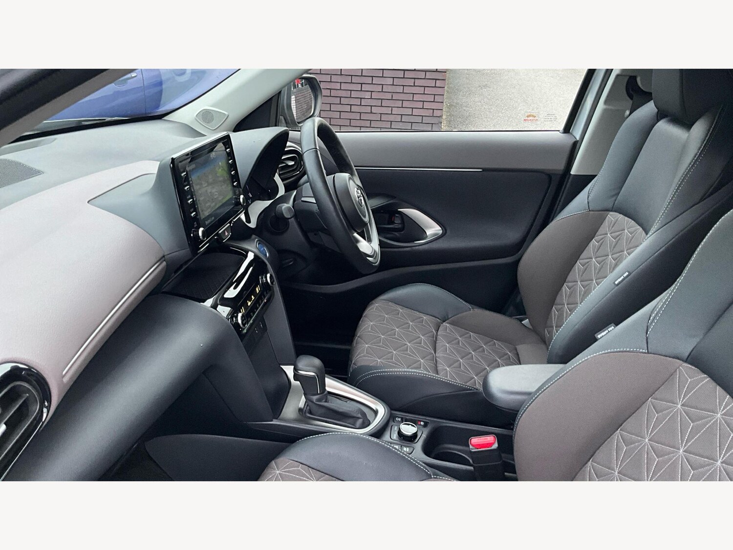 Used Toyota Yaris Cross 2022 for sale - 77267759: Photo 12