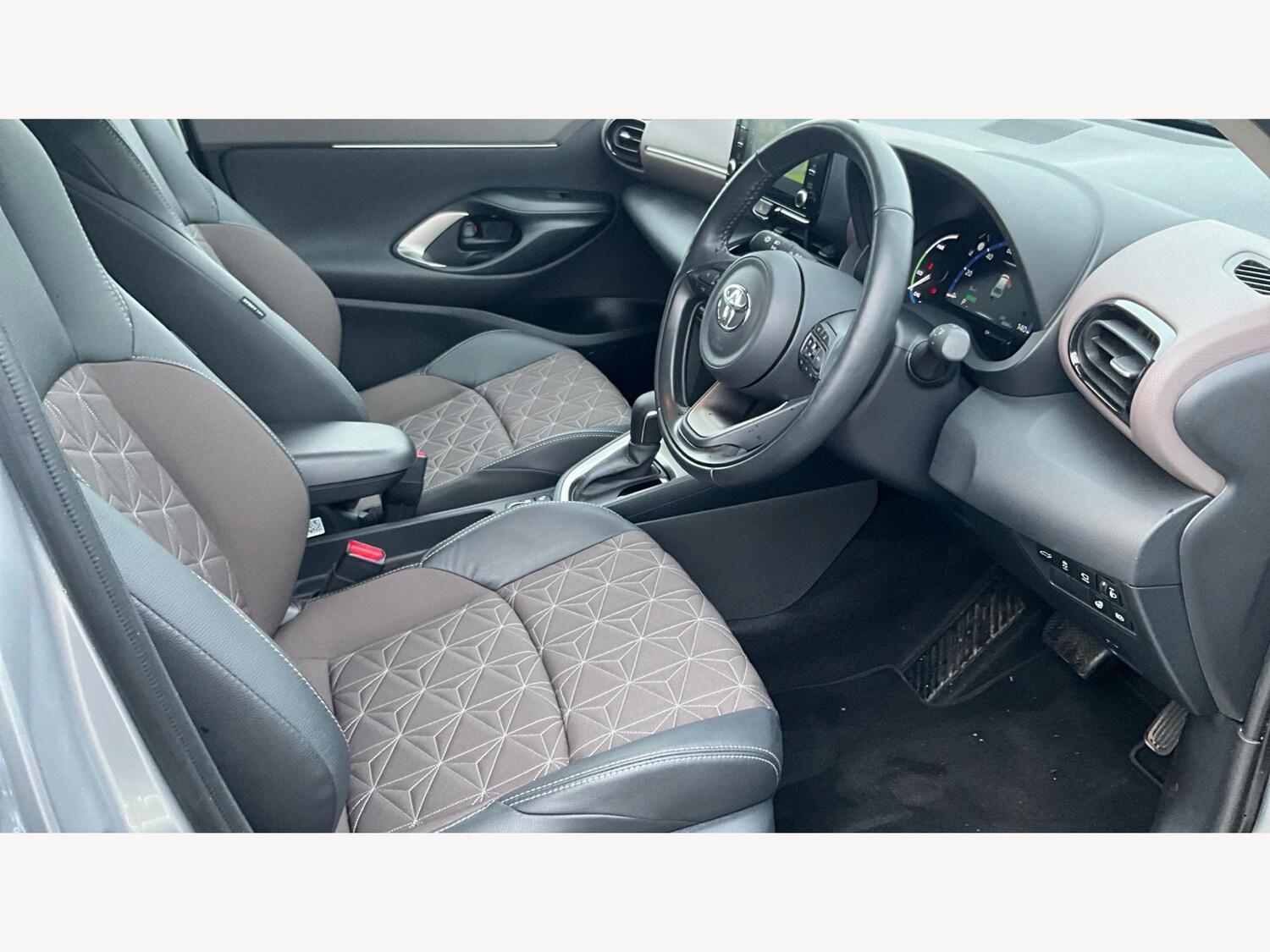 Used Toyota Yaris Cross 2022 for sale - 77267759: Photo 13