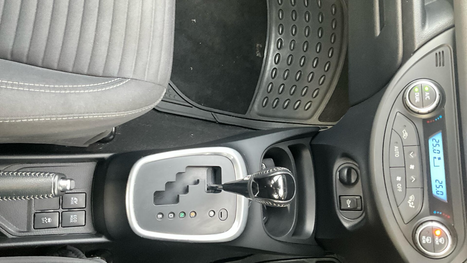 Used Toyota Yaris 2018 for sale - 76539135: Photo 46