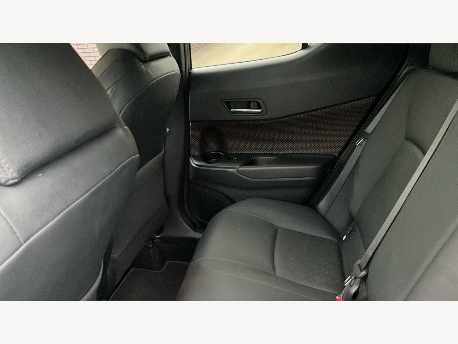 Used Toyota C-HR 2019 for sale - 76361101: Photo 15