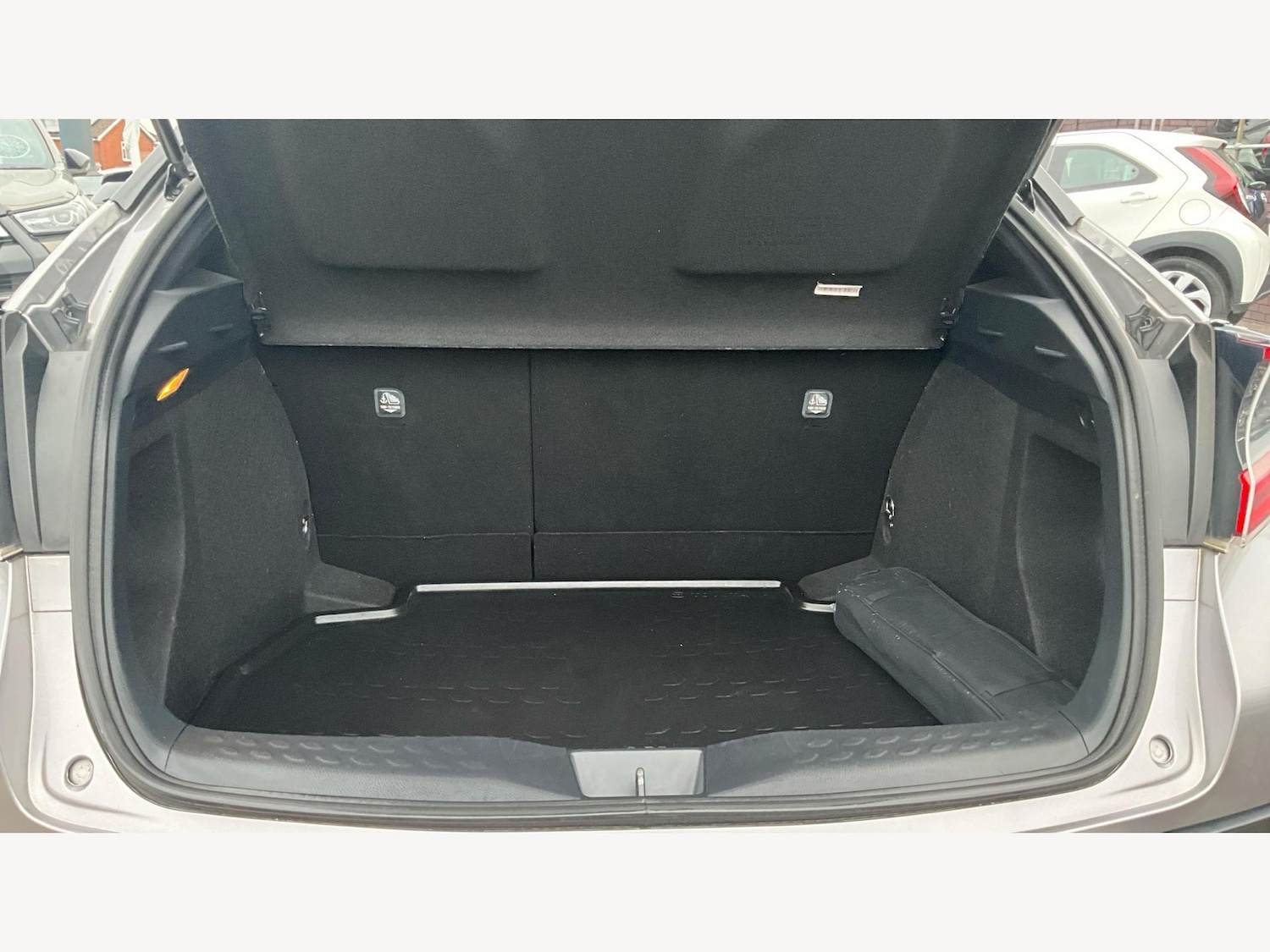Used Toyota C-HR 2019 for sale - 76361101: Photo 16