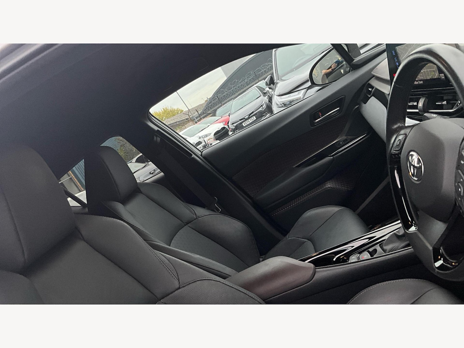 Used Toyota C-HR 2019 for sale - 76361101: Photo 24