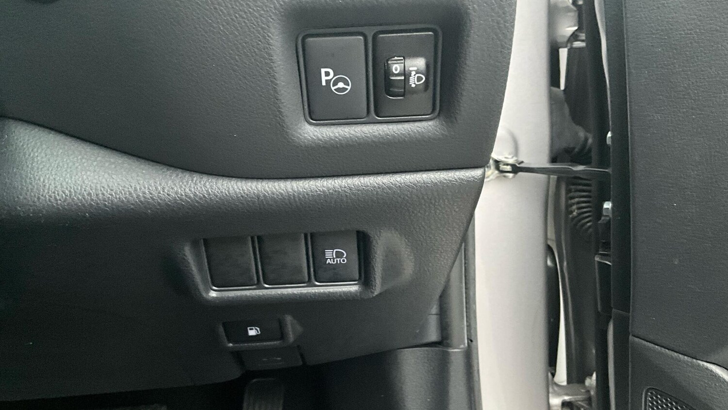 Used Toyota C-HR 2019 for sale - 76361101: Photo 37