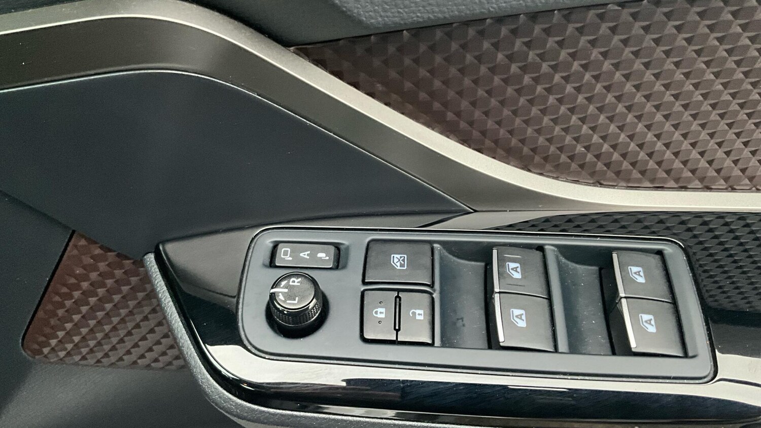 Used Toyota C-HR 2019 for sale - 76361101: Photo 38