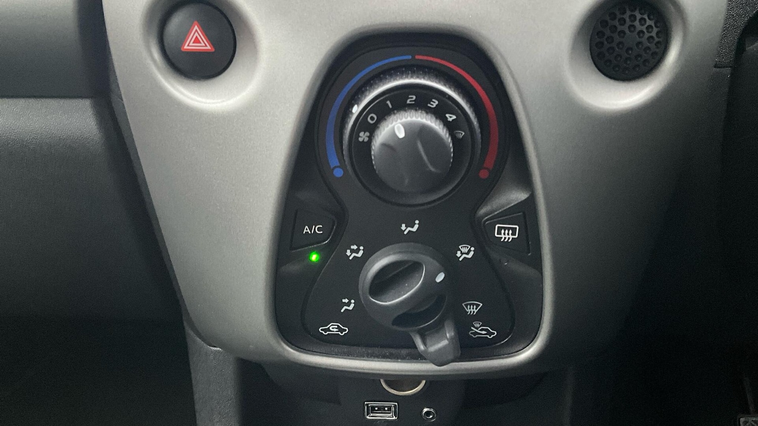 Used Toyota AYGO for sale - 77925302: Photo 36