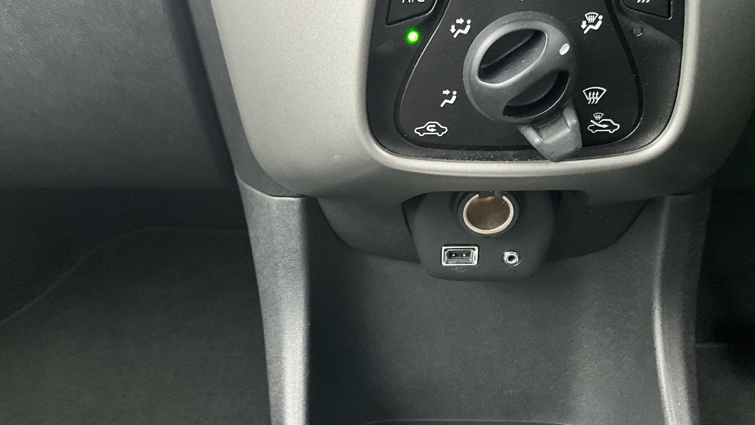 Used Toyota AYGO for sale - 77925302: Photo 37