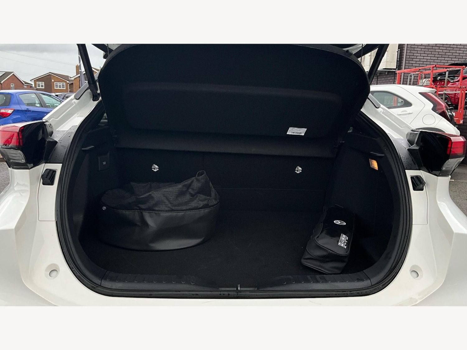 Used Toyota C-HR 2024 for sale - 76634282: Photo 16