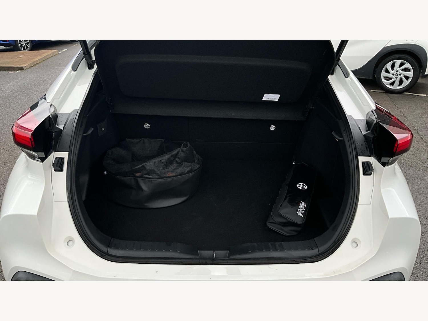 Used Toyota C-HR 2024 for sale - 76634282: Photo 23