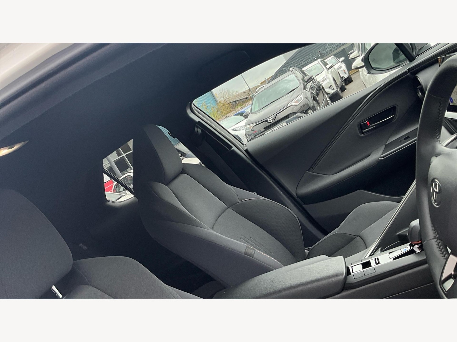 Used Toyota C-HR 2024 for sale - 76634282: Photo 24