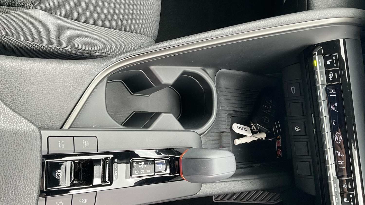 Used Toyota C-HR 2024 for sale - 76634282: Photo 34