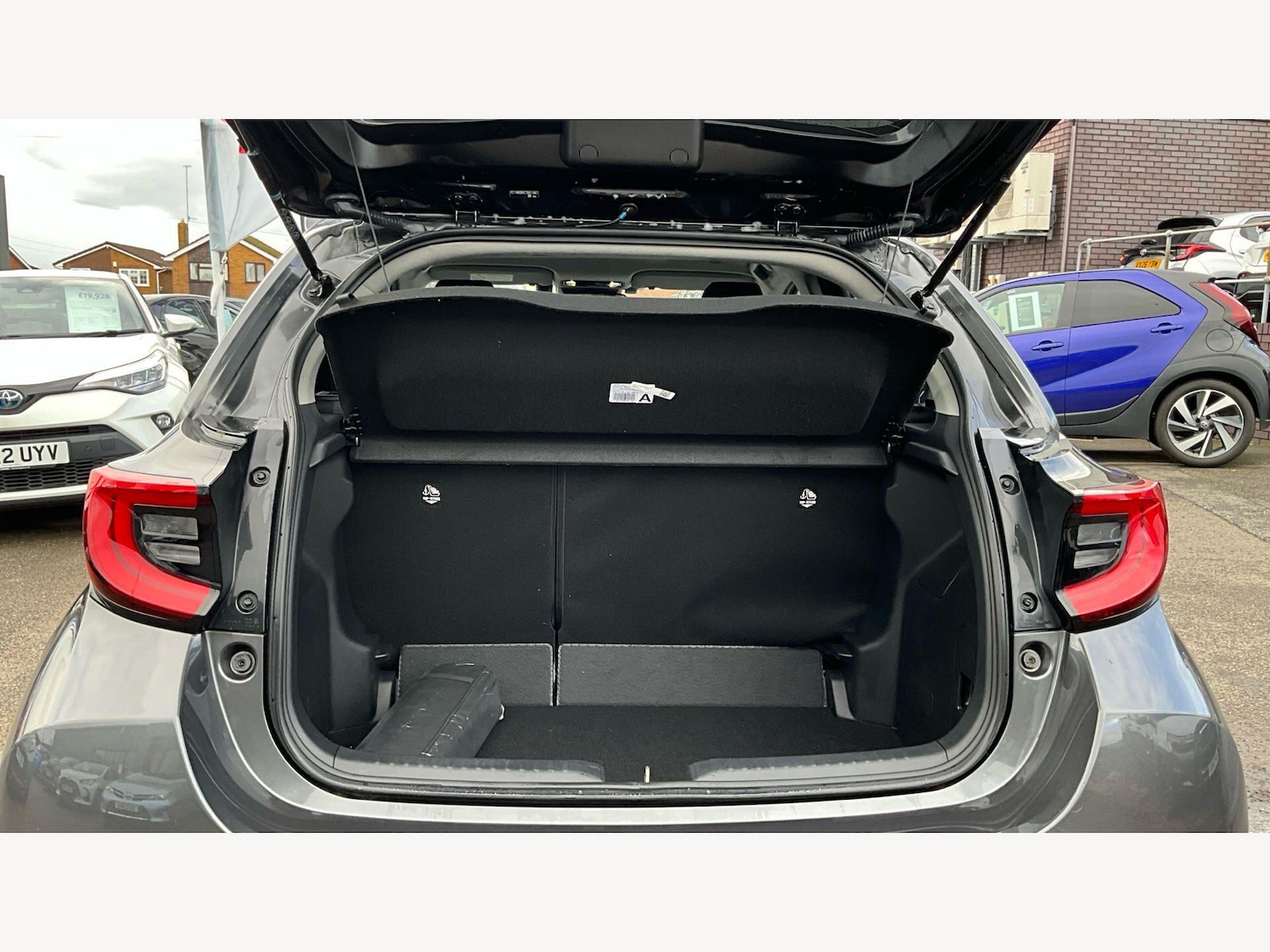 Used Toyota Yaris for sale - 77704850: Photo 16