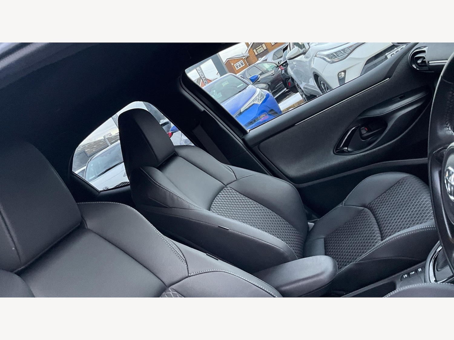 Used Toyota Yaris 2022 for sale - 77344695: Photo 24