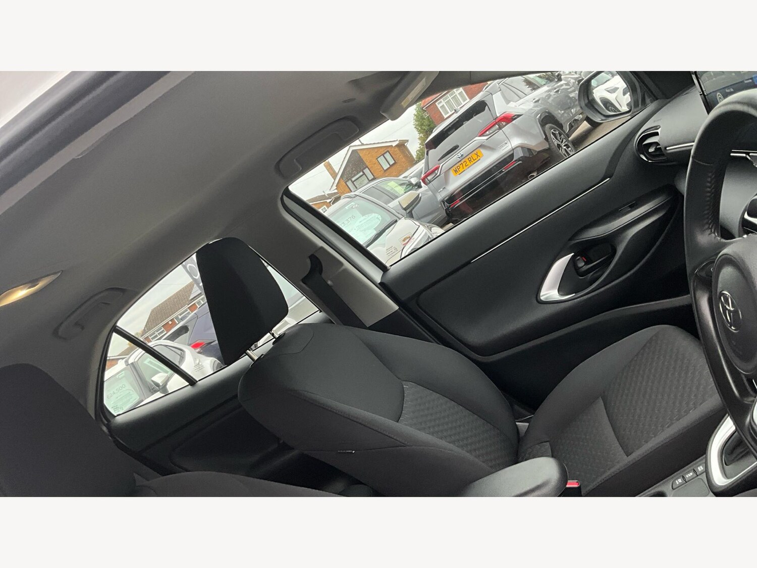 Used Toyota Yaris Cross 2024 for sale - 76175100: Photo 24