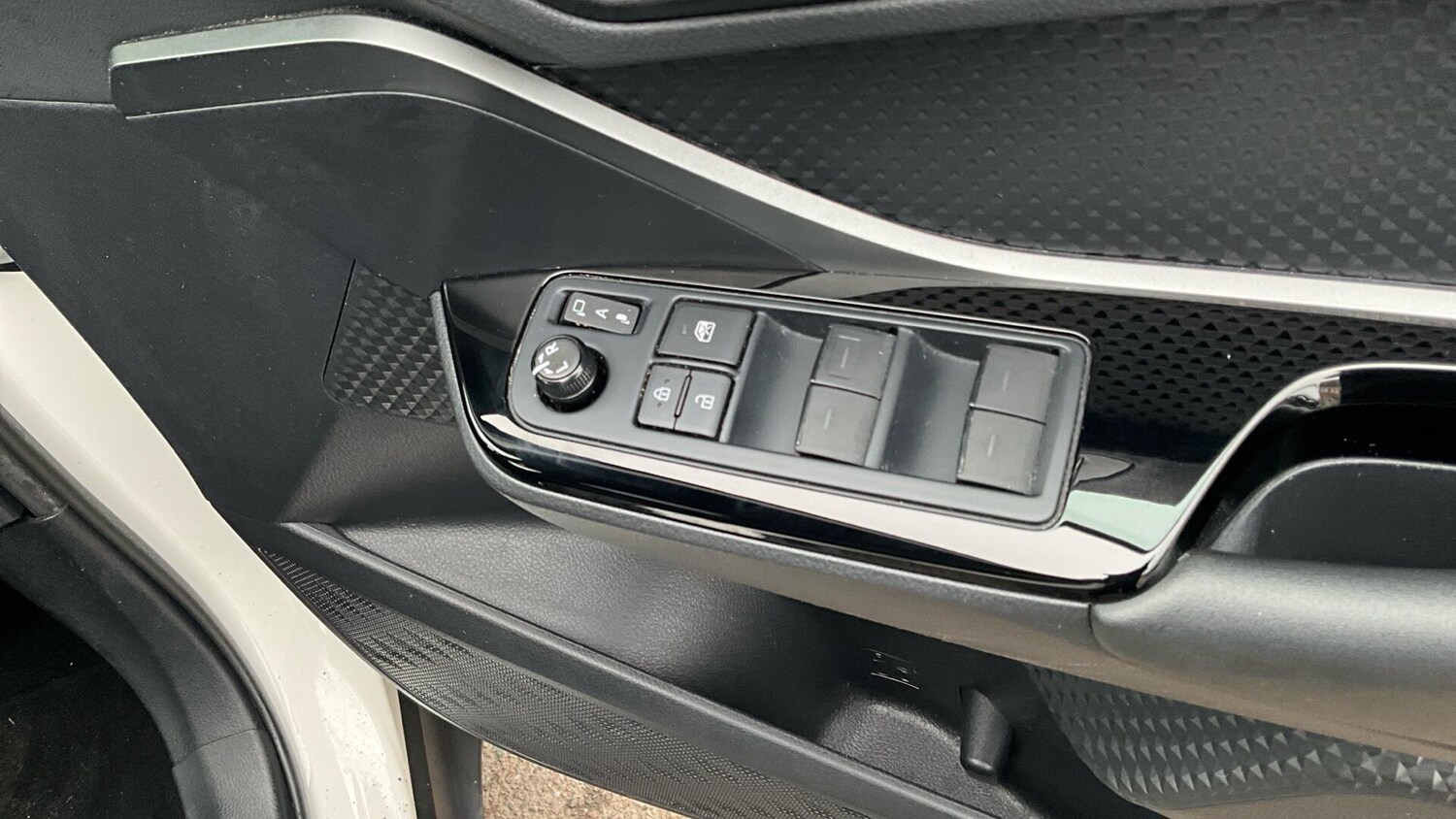 Used Toyota C-HR for sale - 78033621: Photo 34