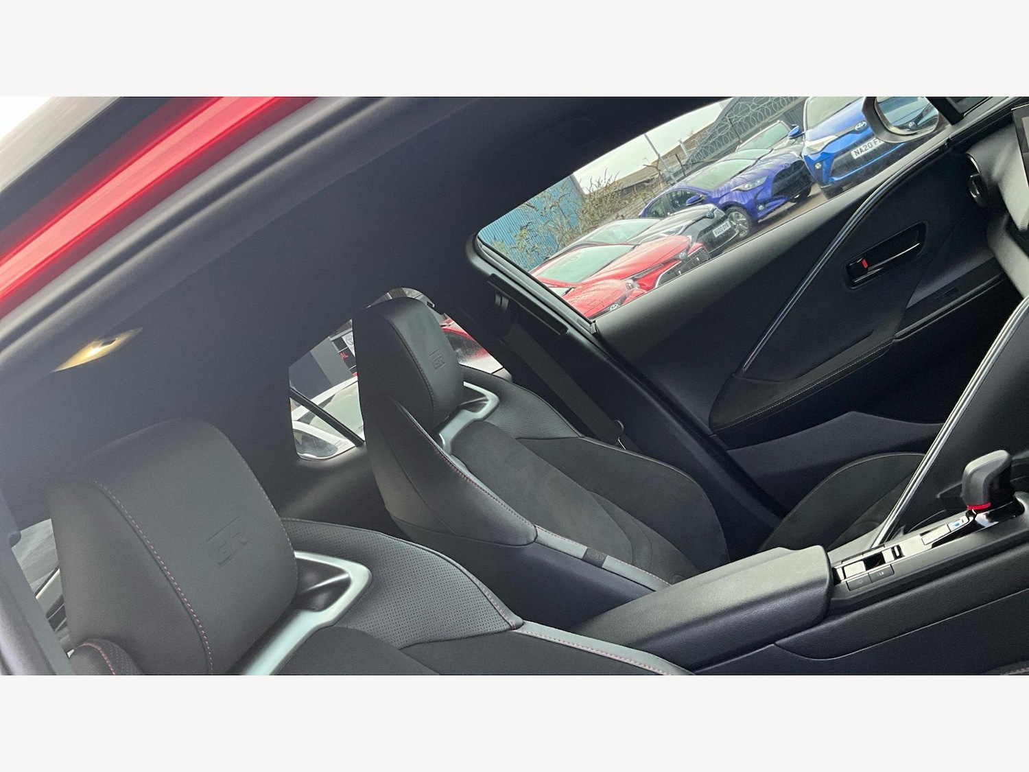 Used Toyota C-HR 2024 for sale - 77646550: Photo 24