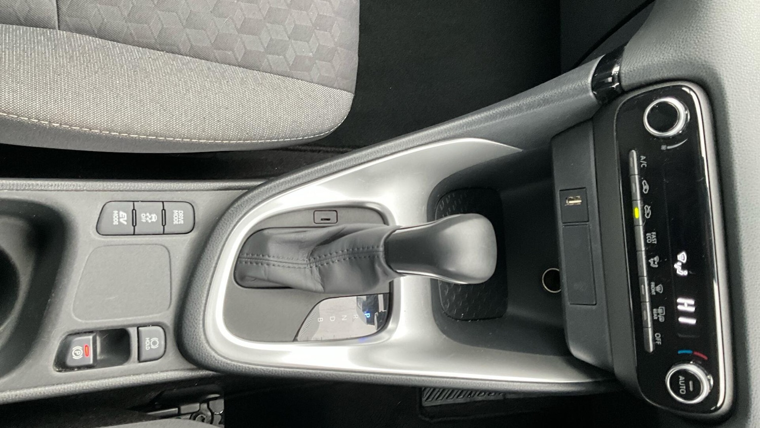 Used Toyota Yaris 2021 for sale - 77704712: Photo 46