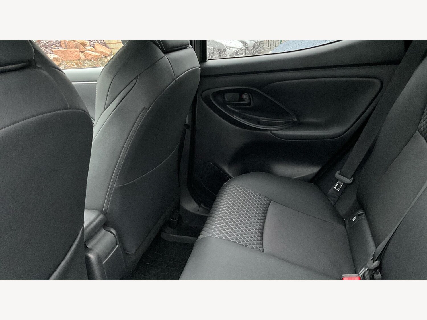 Used Toyota Yaris for sale - 77049874: Photo 15