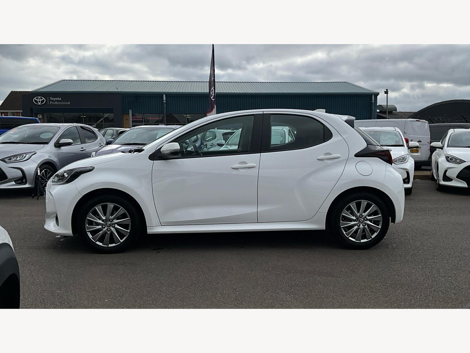 Used Toyota Yaris 2024 for sale - 77586136: Photo 19