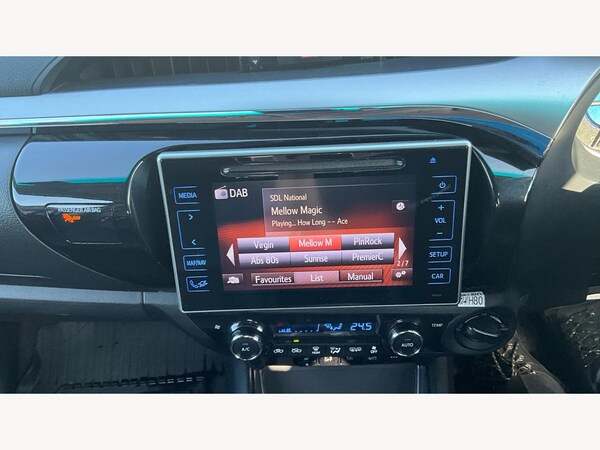 Used Toyota Hilux 2018 for sale - 74874482: Photo 30