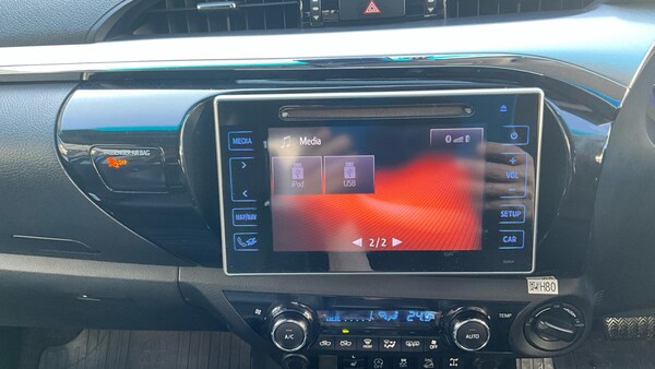 Used Toyota Hilux 2018 for sale - 74874482: Photo 48
