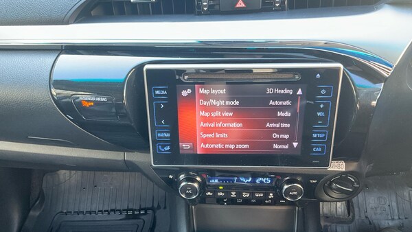 Used Toyota Hilux 2018 for sale - 74874482: Photo 59