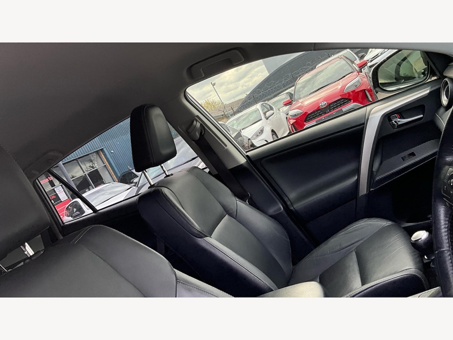 Used Toyota RAV4 2015 for sale - 76446774: Photo 24